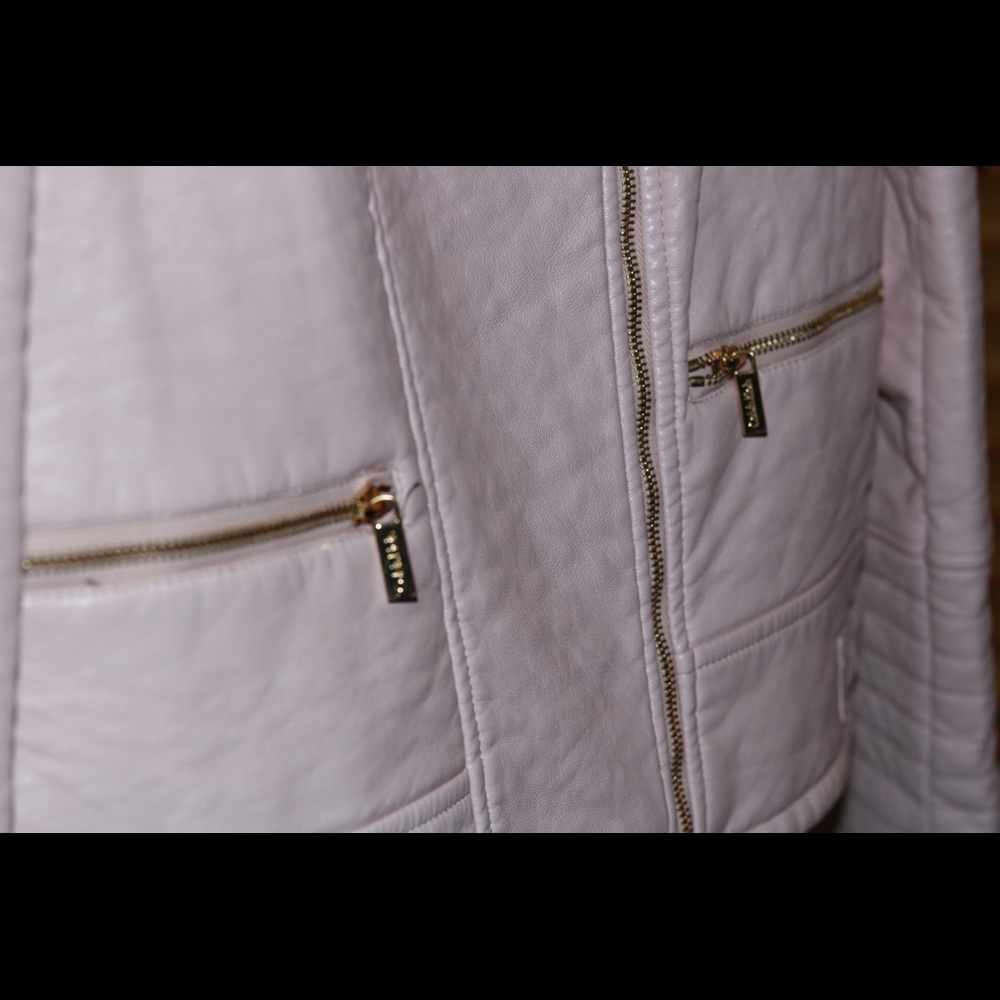 Woman’s jacket - Picture 7 of 8